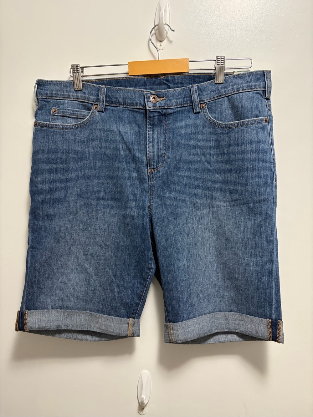 NWT Duluth Mid Rise Women’s DuluthFlex Daily Denim Bermuda Shorts Size 16